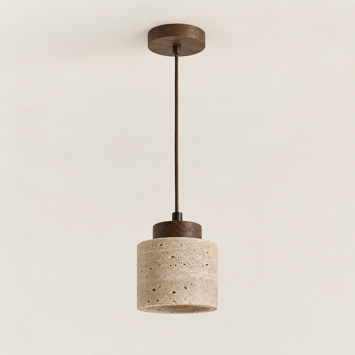 Suspension cylindre Ishi en travertin et bois couleur noyer, éteinte, sur fond clair